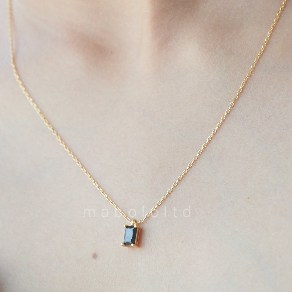 18K gold Black Zirconia Pendant Necklace